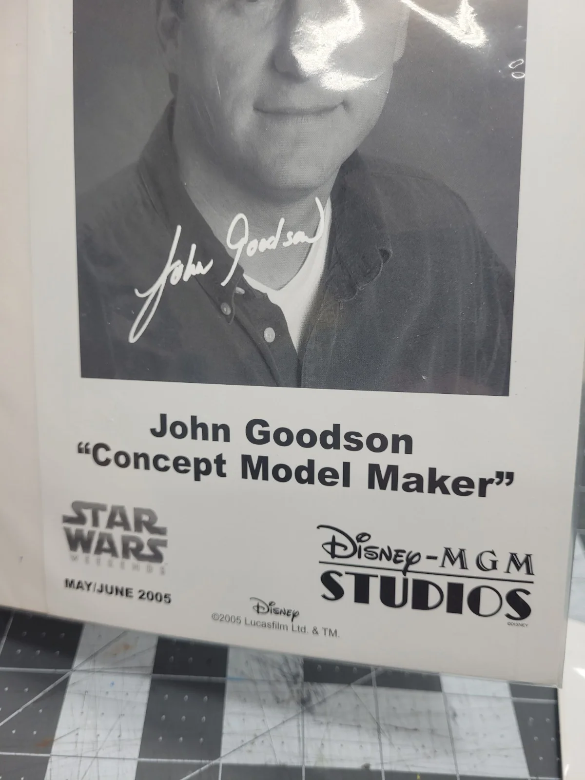 John Goodson — Disney Star Wars Weekend JOHN GOODSON 5.5 x 8.5 Signed Photo Concept Model Maker, изображение 4