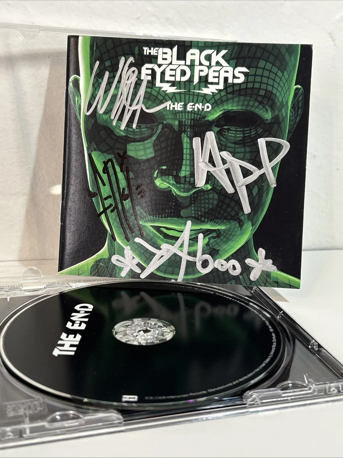 The Black-Eyed Peas The E.N.D. CD 4x Signed Autographed Fergie Will.i.am 2009, изображение 4