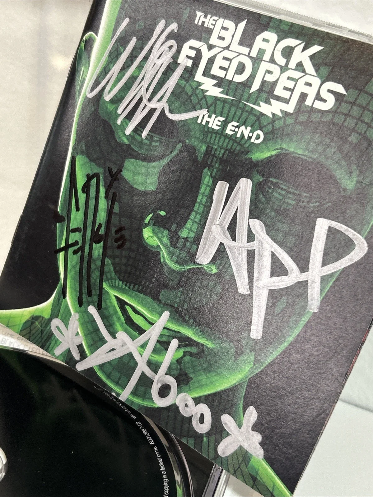 The Black-Eyed Peas The E.N.D. CD 4x Signed Autographed Fergie Will.i.am 2009, изображение 5