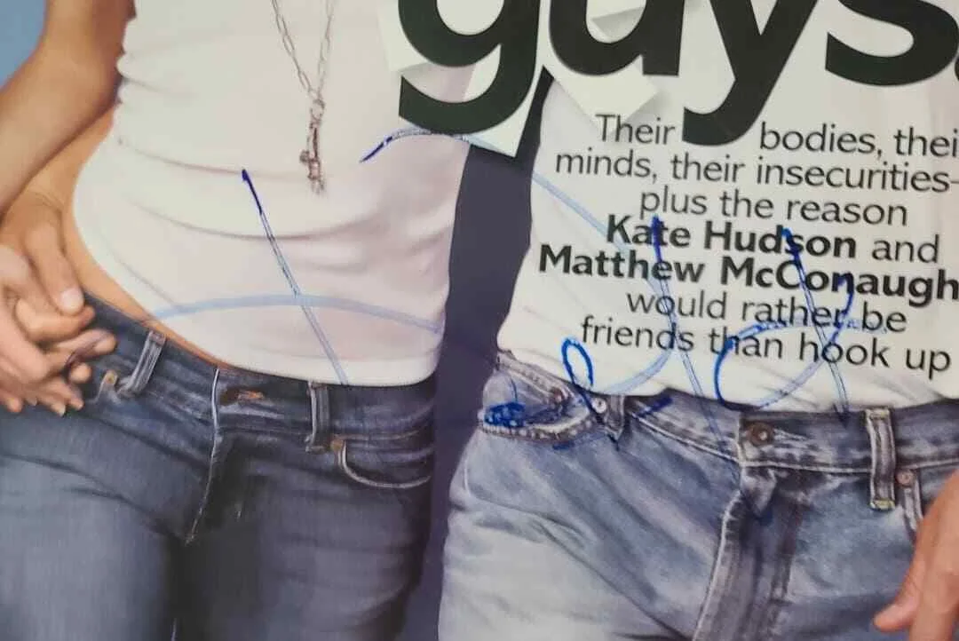 KATE HUDSON: Autographed Signed Glamour Magazine Cover Only, изображение 3