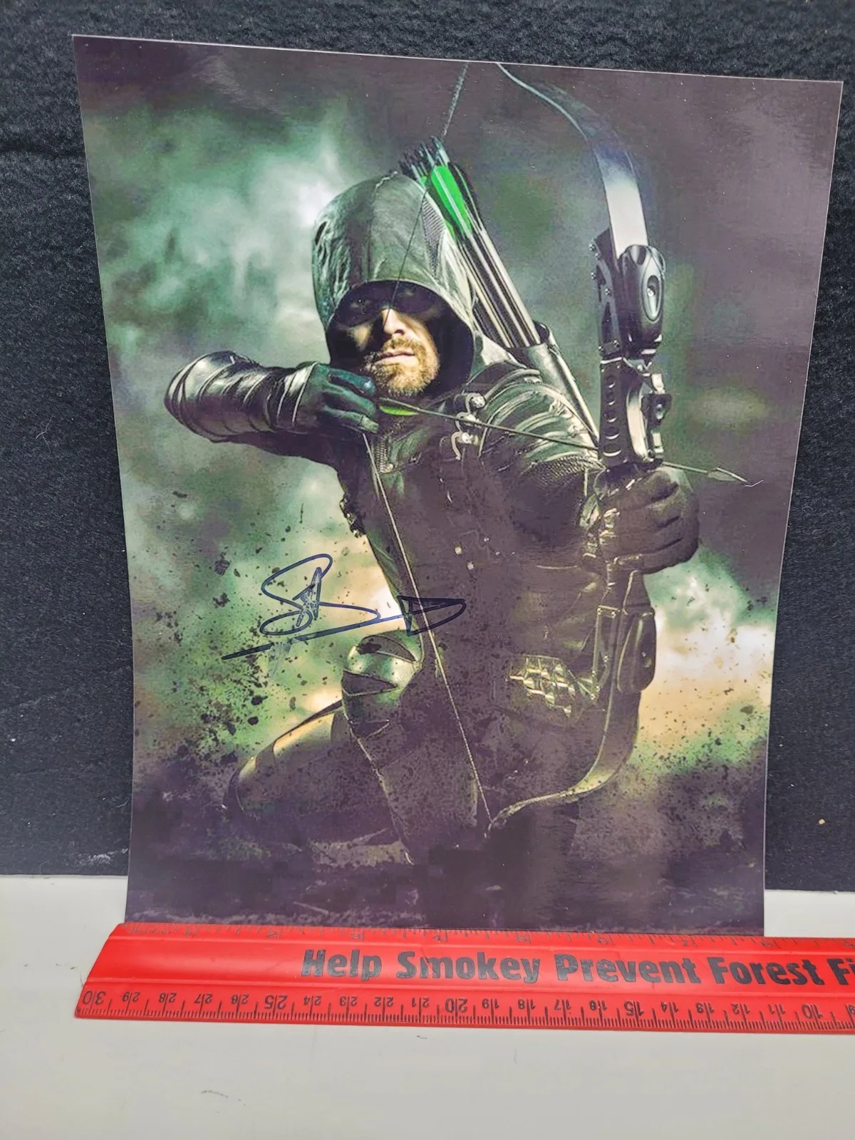 Stephen Amell — Stephen Amell Autographed 8x10 Arrow Photo Green Arrow CW TV Series St. Louis MO