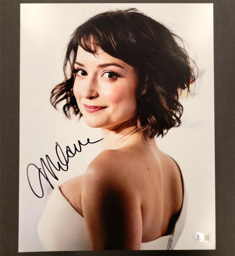 Milana Vayntrub — Milana Vayntrub signed 11x14 Photo actress autograph ~ Beckett BAS