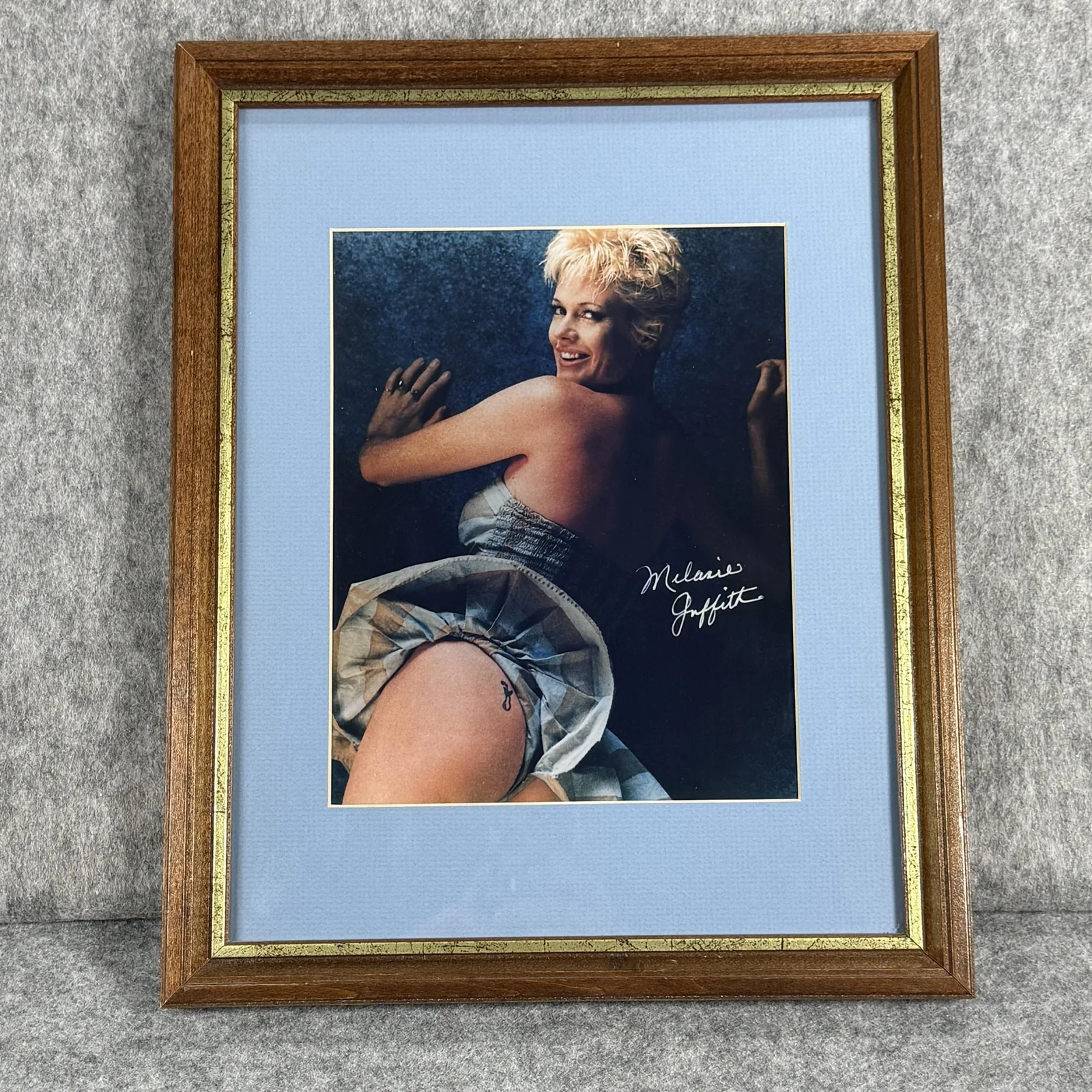 Melanie Griffith Signed 8x10 Photo Autograph Framed Color Actress 12.5x15.5, image 2