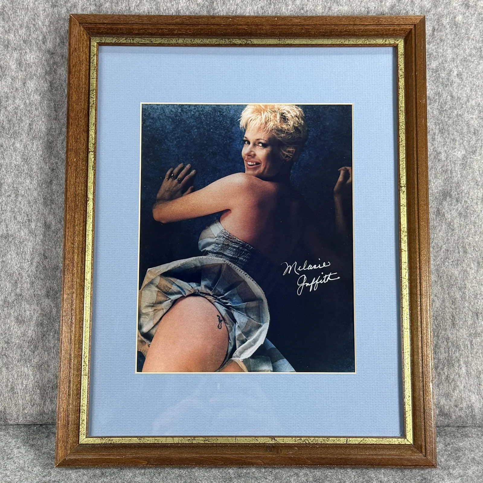 Melanie Griffith Signed 8x10 Photo Autograph Framed Color Actress 12.5x15.5, image 3