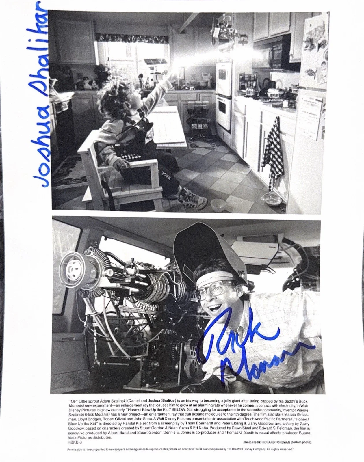 Rick Moranis — RICK MORANIS SIGNED “HONEY, I BLEW UP THE KID” PHOTO