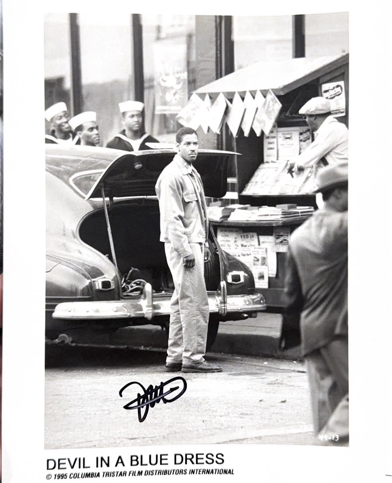 Denzel Washington — DENZEL WASHINGTON SIGNED “DEVIL IN A BLUE DRESS” PHOTO