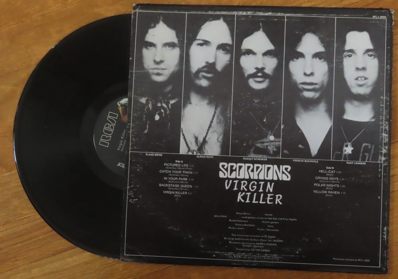 SCORPIONS' ULI JON ROTH signed VIRGIN KILLER 1976 Record "Catch Your Train", image 2