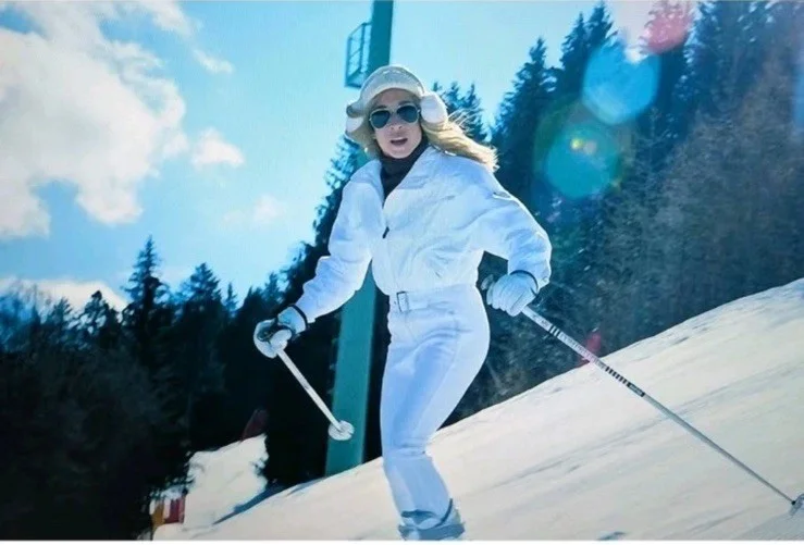 House Of Gucci Ski Gloves Screen Movie Prop Used Film TV COA Worn Lady Gaga, изображение 3
