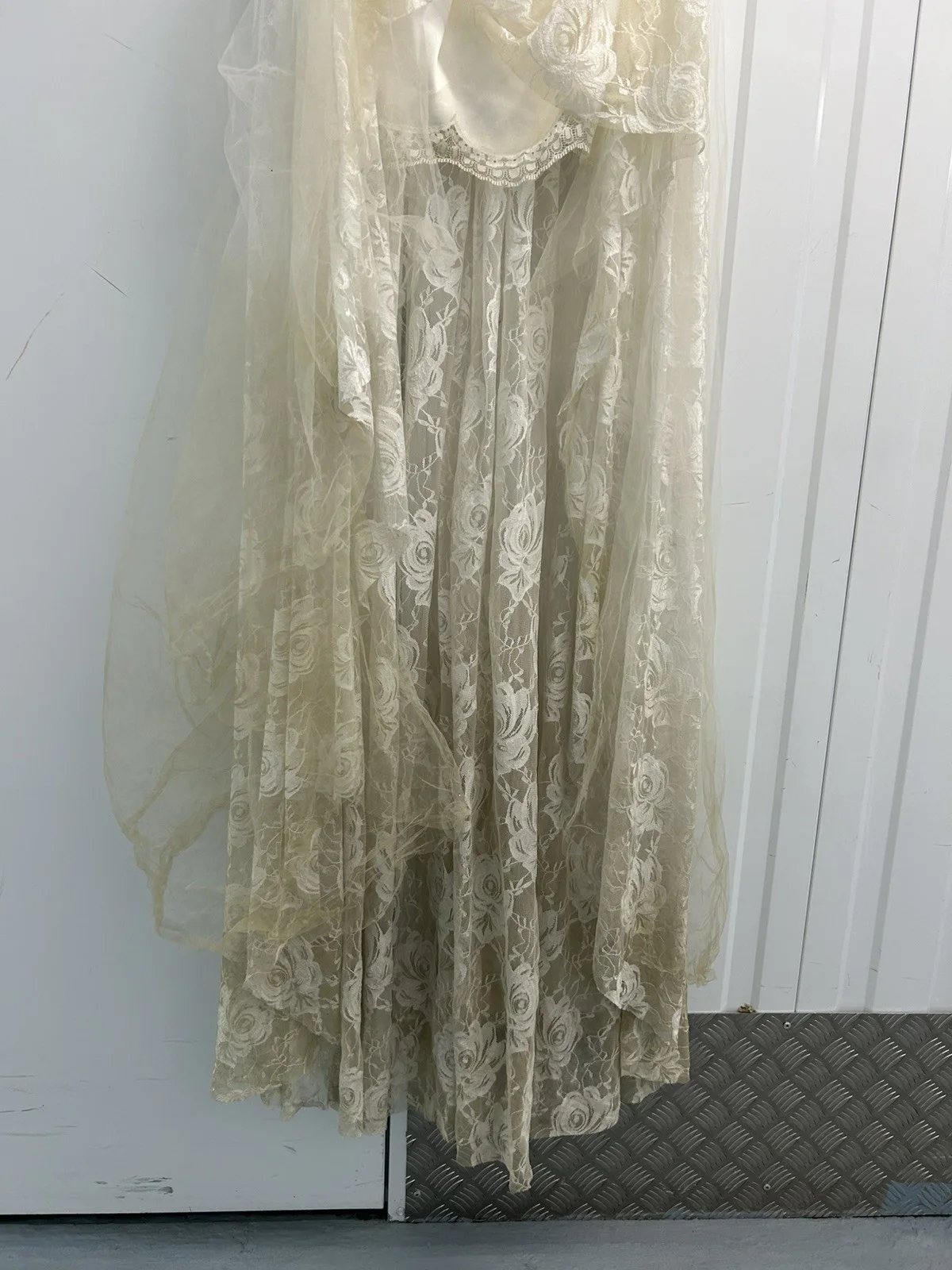 Brave New World Wedding Dress Screen Used Movie Prop Film TV COA Thriller Sci-fi, изображение 5