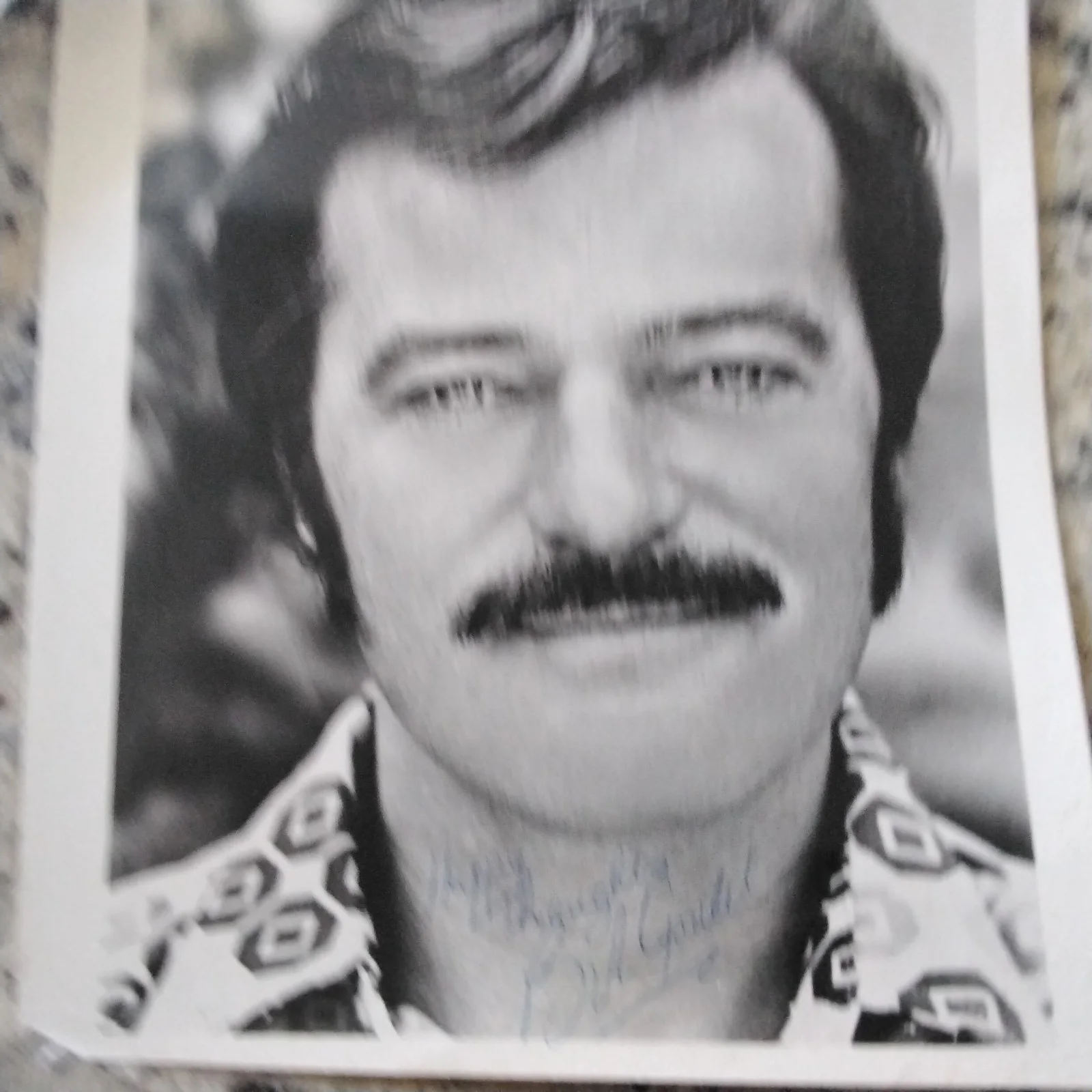 Robert Goulet SIGNED Photo Movie Stage Actor Singer Camelot Naked Gun Happy Time, изображение 2