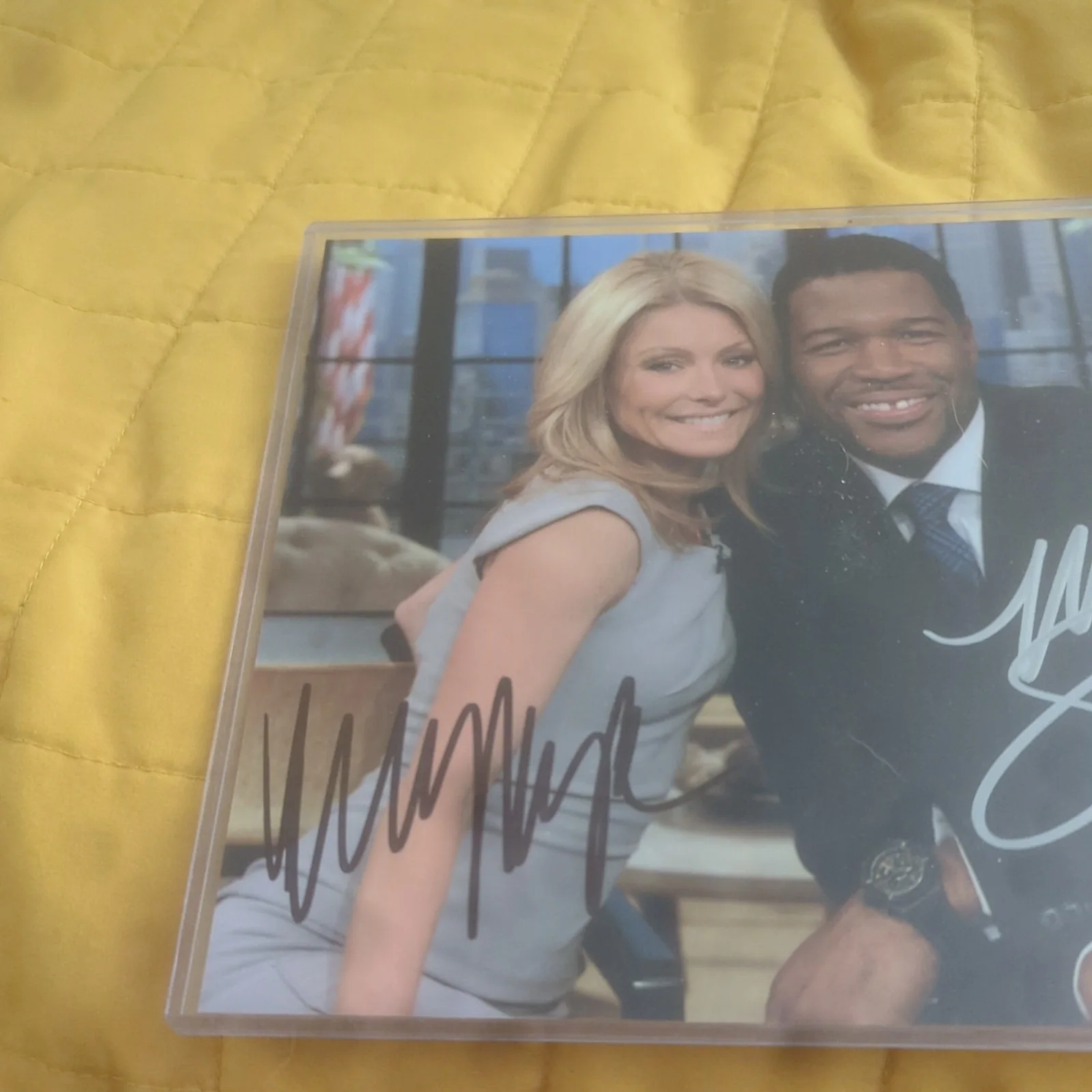 Kelly Ripa, Michael Strahan — MICHAEL STRAHAN and KELLY RIPA autographed 8x10 photo Letter of Authenticity, изображение 2