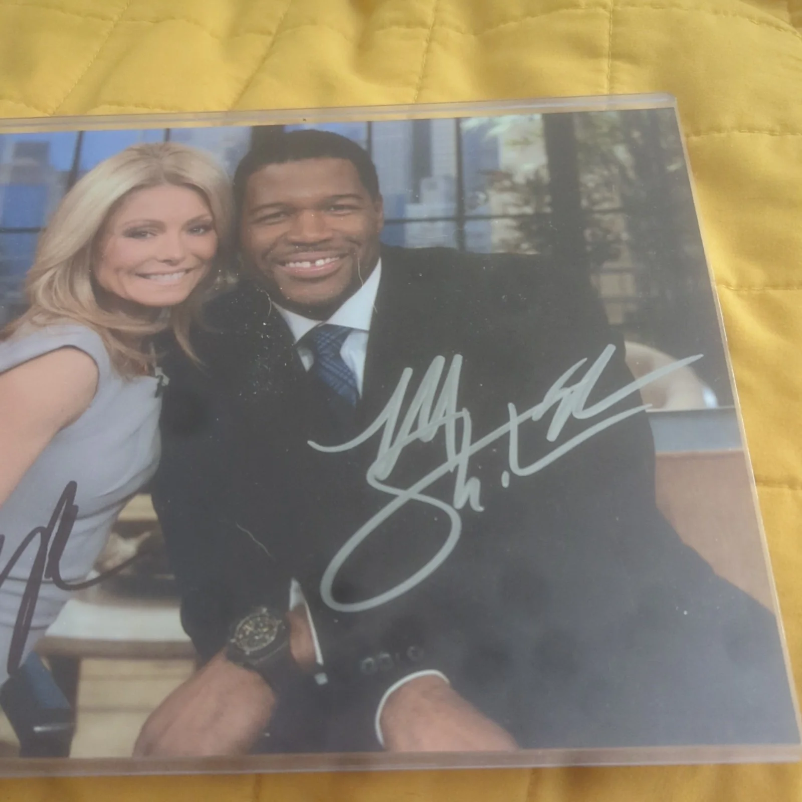 Kelly Ripa, Michael Strahan — MICHAEL STRAHAN and KELLY RIPA autographed 8x10 photo Letter of Authenticity, изображение 3