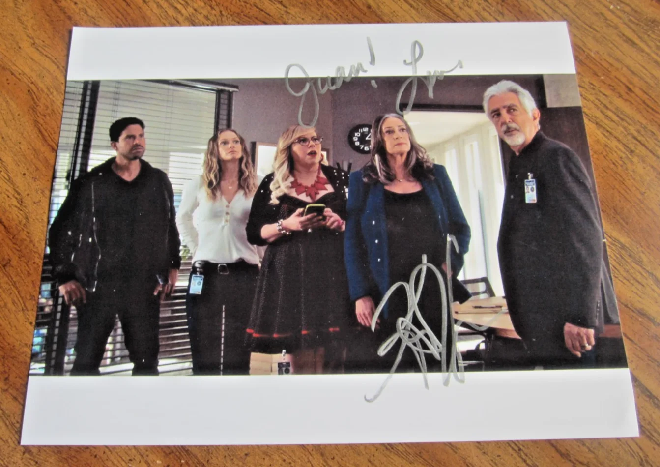 Kirsten Vangsness — Kirsten Vangsness Actress Signed 8X10 Photo "Criminal Minds" Penelope Garcia