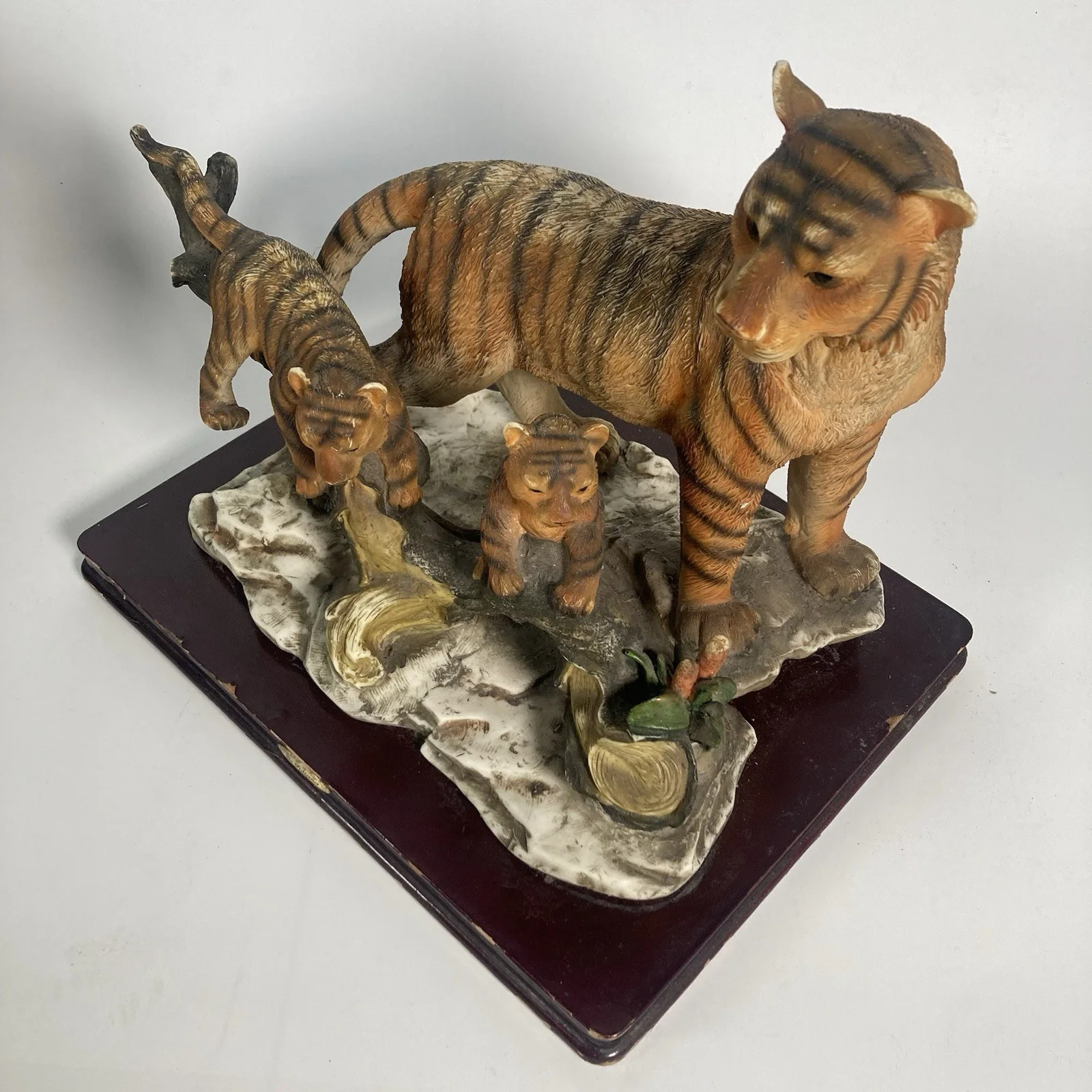 Juliana Collection 10” Tiger & Cubs Family Resin Figurine Hand Painted Model, изображение 3
