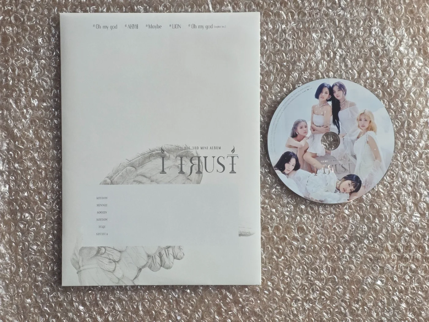 (G)i-dle G-IDLE GIDLE I TRUST Album Autographed Hand Signed, изображение 3