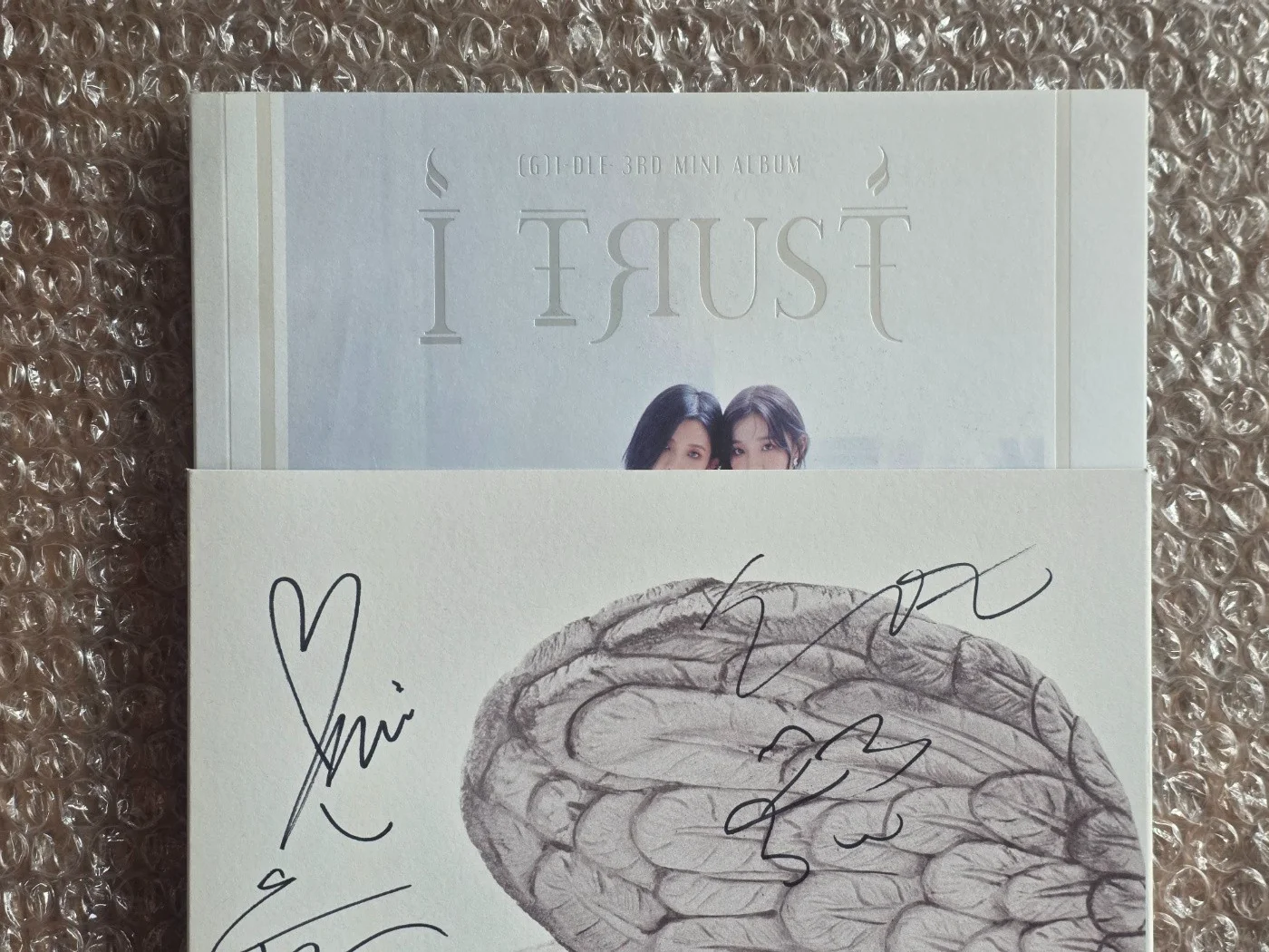 (G)i-dle G-IDLE GIDLE I TRUST Album Autographed Hand Signed, изображение 5