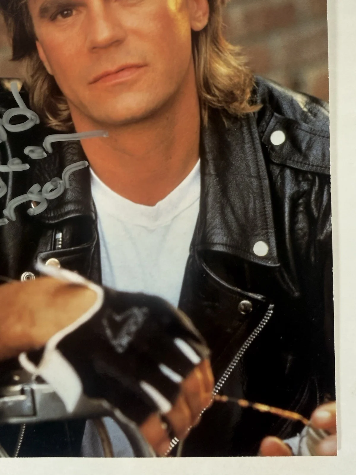 Richard Dean Anderson — Richard Dean Anderson Autographed In Silver 8x10 Photo Macgyver With COA, image 5