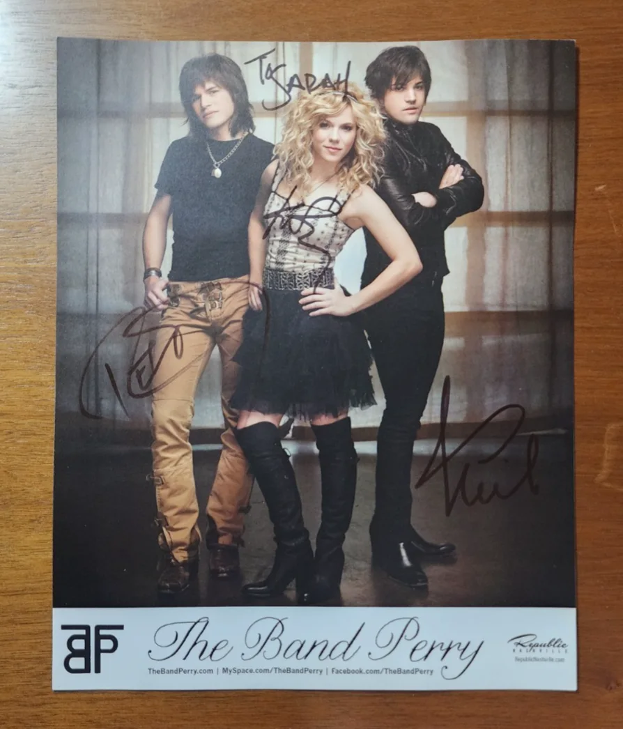 THE BAND PERRY Autographed / SIGNED Photo - Signed by All Members - 8x10, изображение 2
