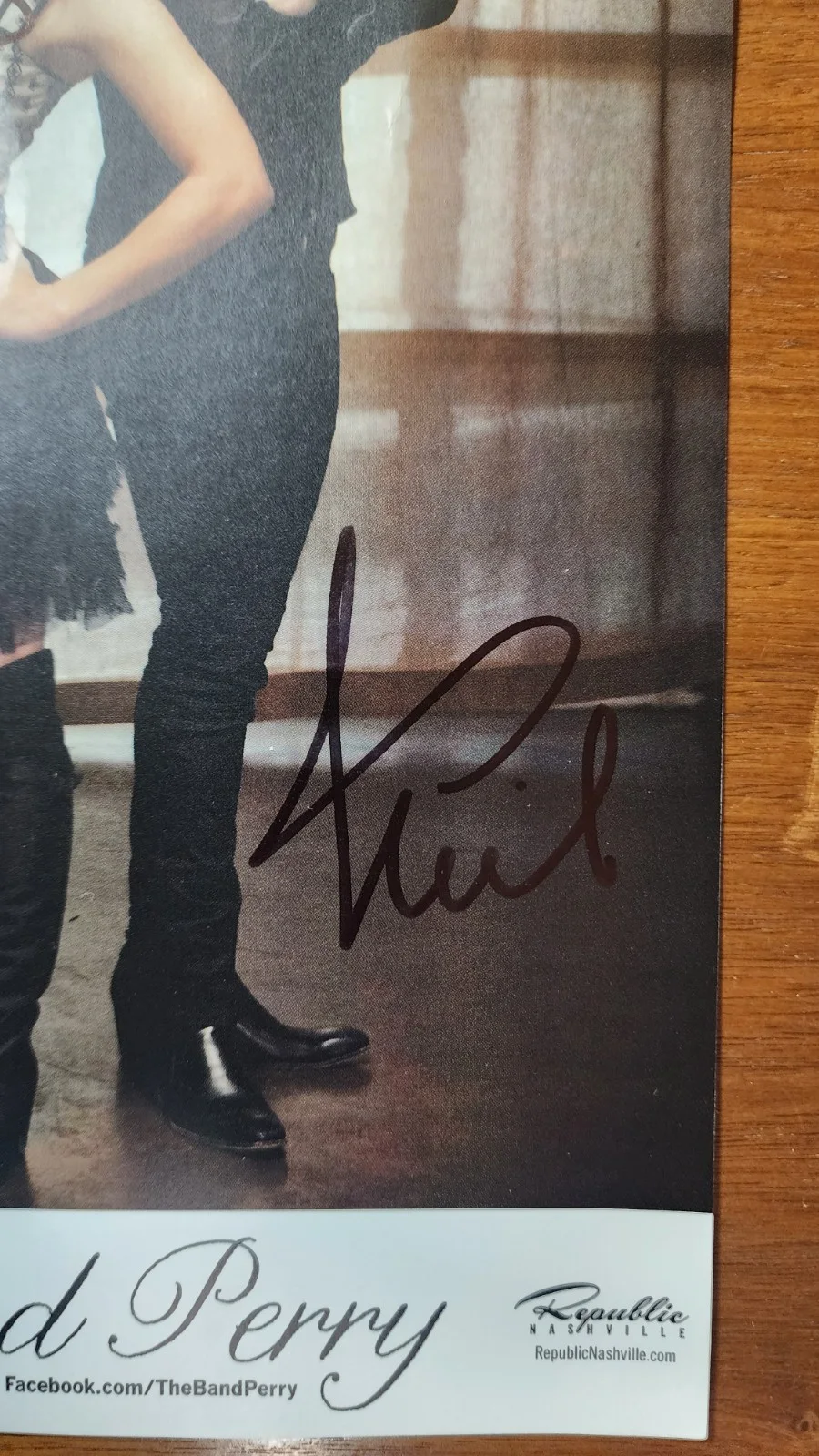 THE BAND PERRY Autographed / SIGNED Photo - Signed by All Members - 8x10, изображение 4