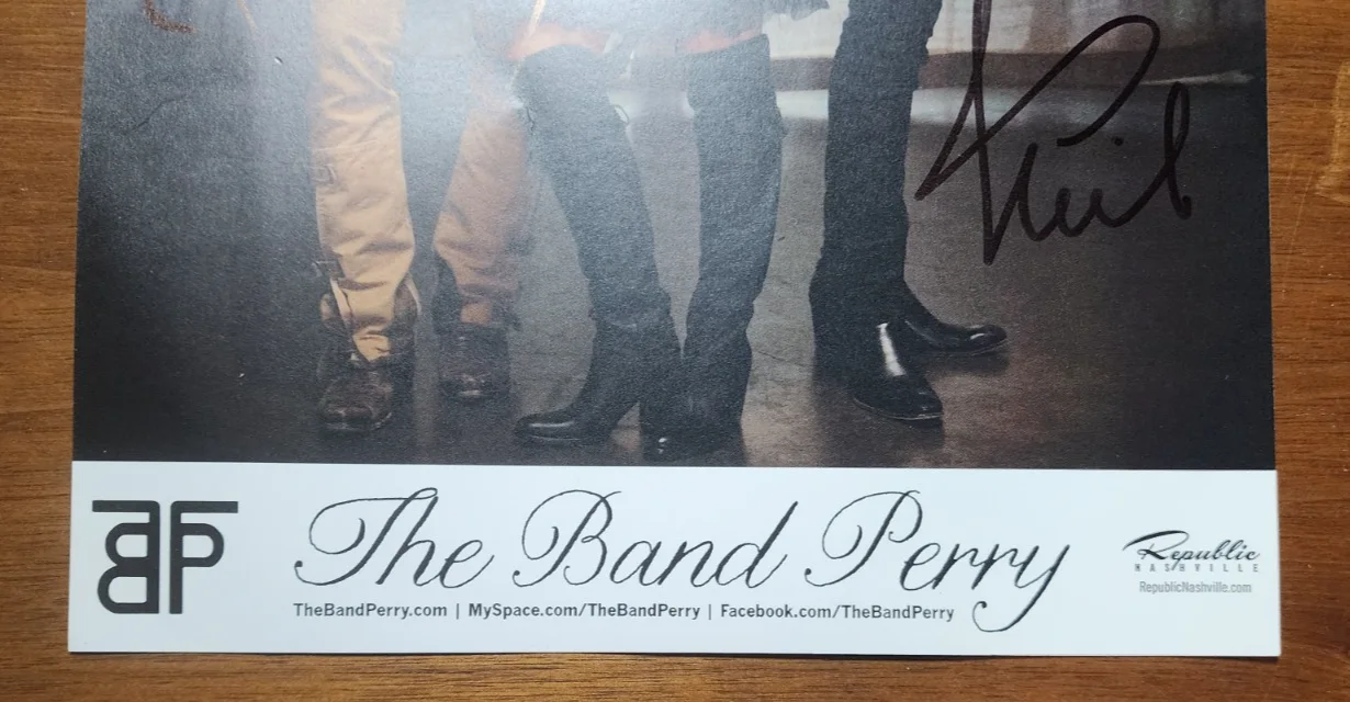 THE BAND PERRY Autographed / SIGNED Photo - Signed by All Members - 8x10, изображение 5