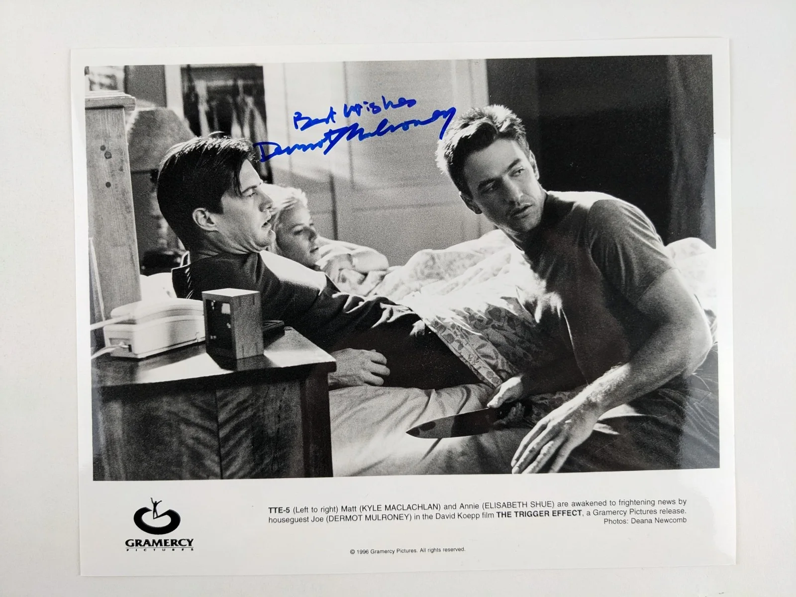Dermot Mulroney — Dermot Mulroney Signed 8x10 The Trigger Effect Still Movie Photo Autographed