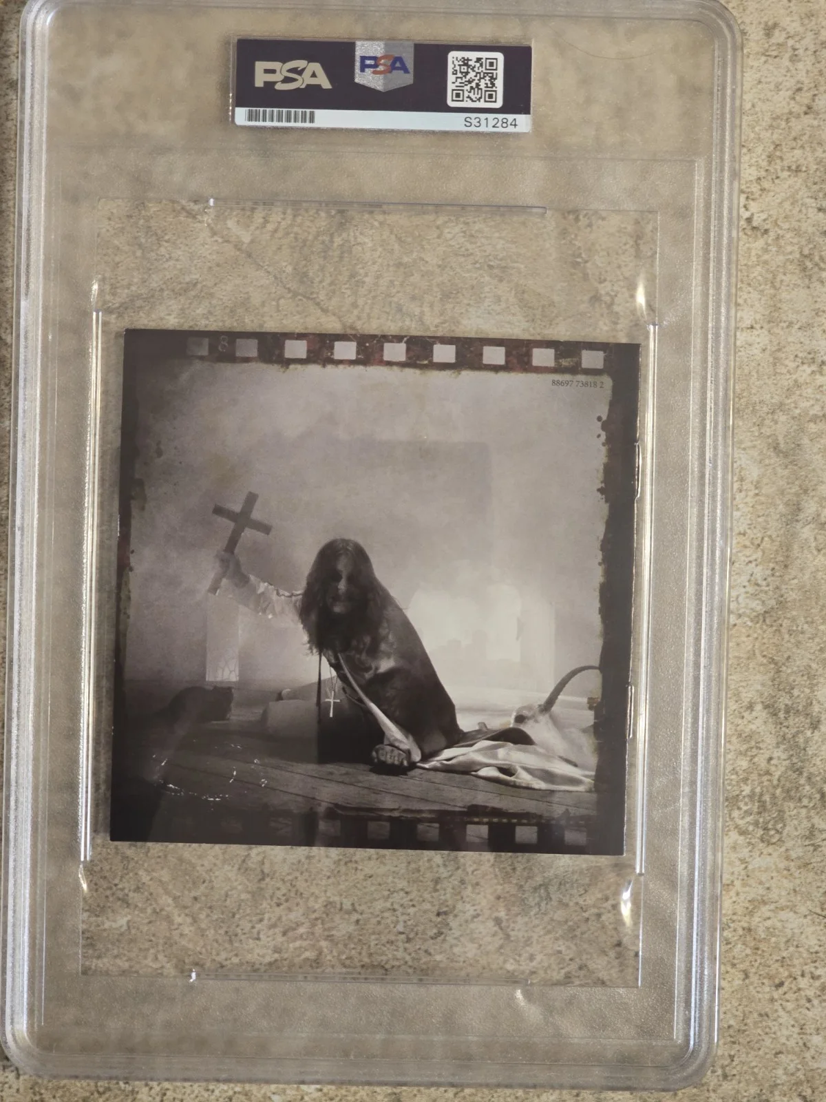 Ozzy Ozbourne Signed Autographed Blizzard Of Oz CD Slabbed PSA DNA Authenicated, изображение 2