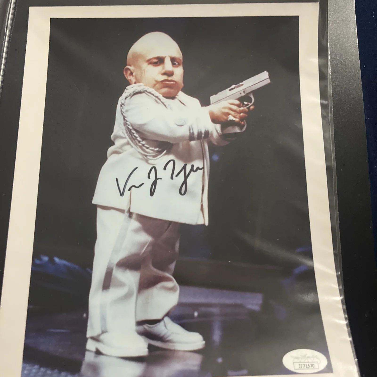 Verne Troyer — VERNE TROYER MINI ME AUSTIN SIGNED AUTOGRAPHED 8X10 PICTURE PHOTO JSA COA, image 2