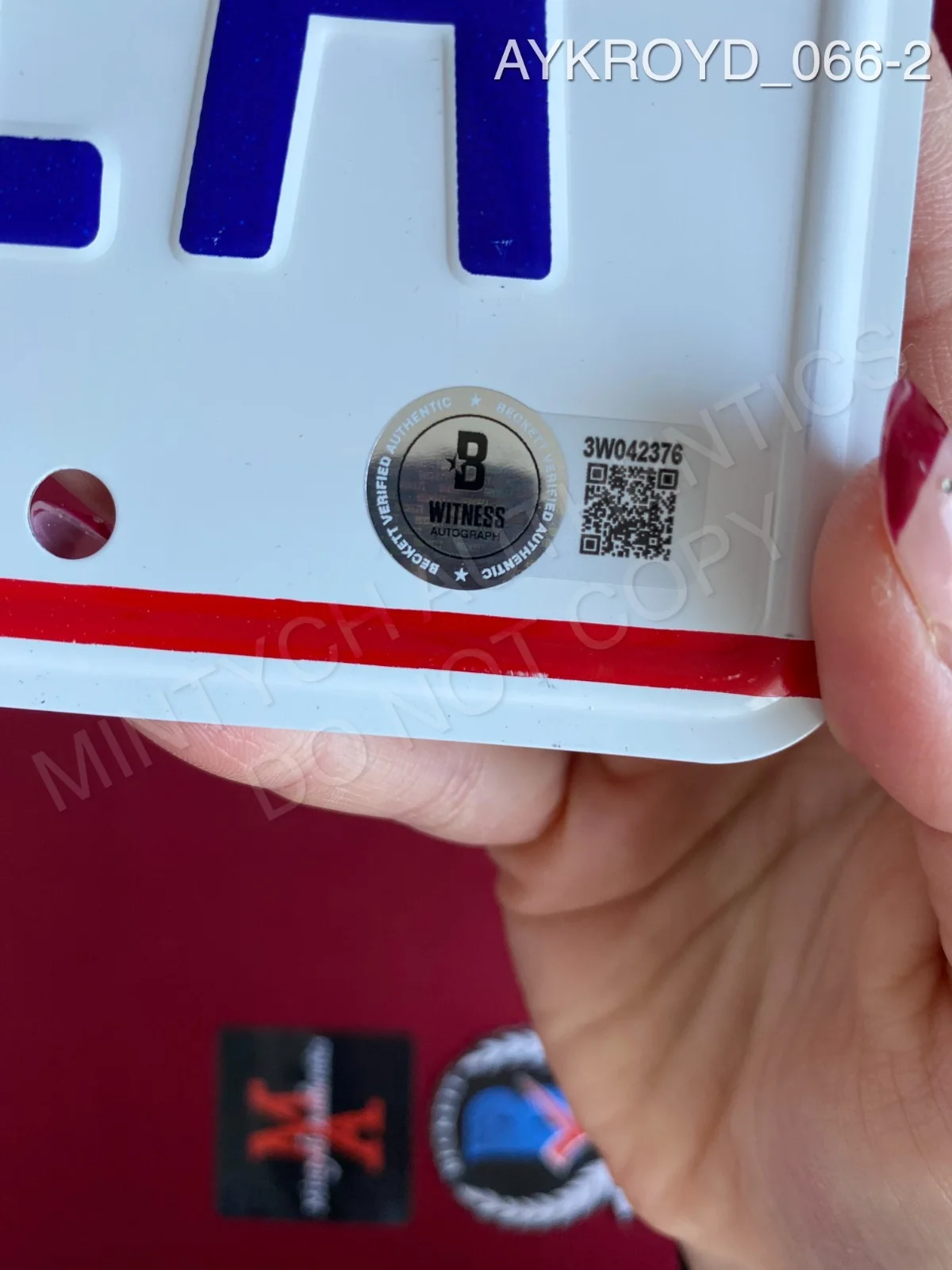 Dan Aykroyd — Dan Aykroyd autographed signed Ecto-1A New York license plate Beckett COA, изображение 2