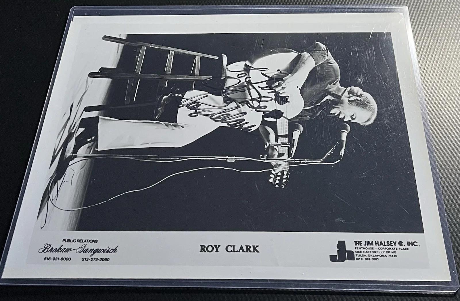 Roy Clark Legendary Country Singer Signed 8x10 Photograph w/ Top Loader, COA, image 3