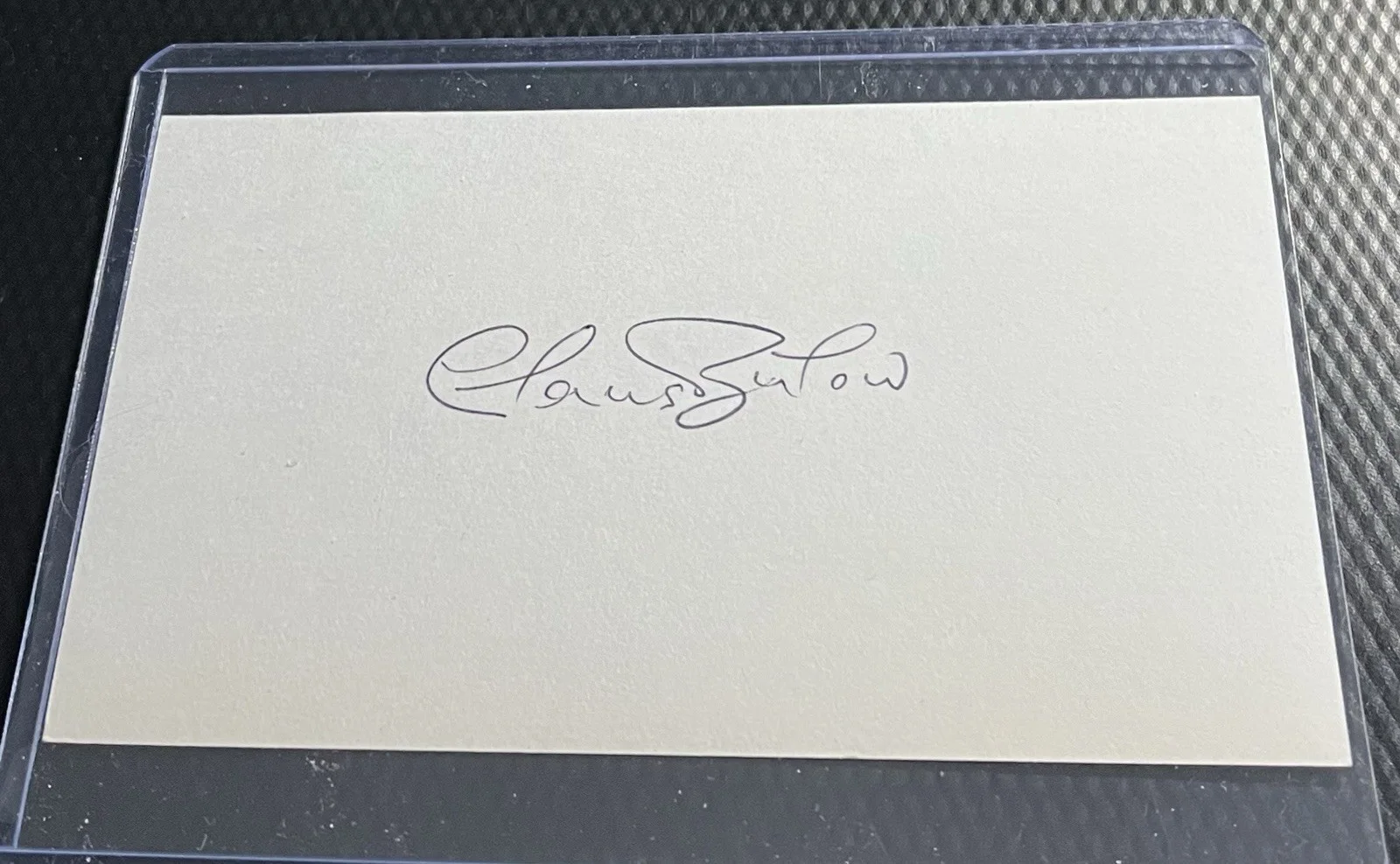 Claus Von Bulow — Claus Von Bulow British Socialite Hand-Signed Index Card w/ Top Loader & COA, изображение 3