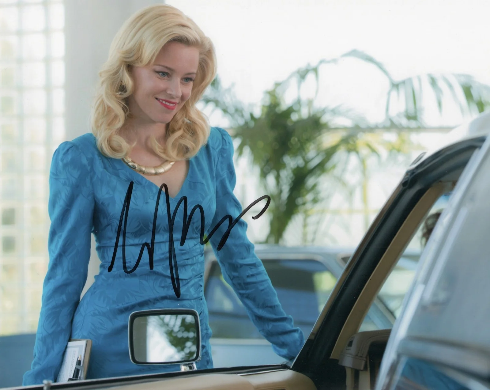 Elizabeth Banks — ElizabethBanks Autographed Photo 1 w/ COA