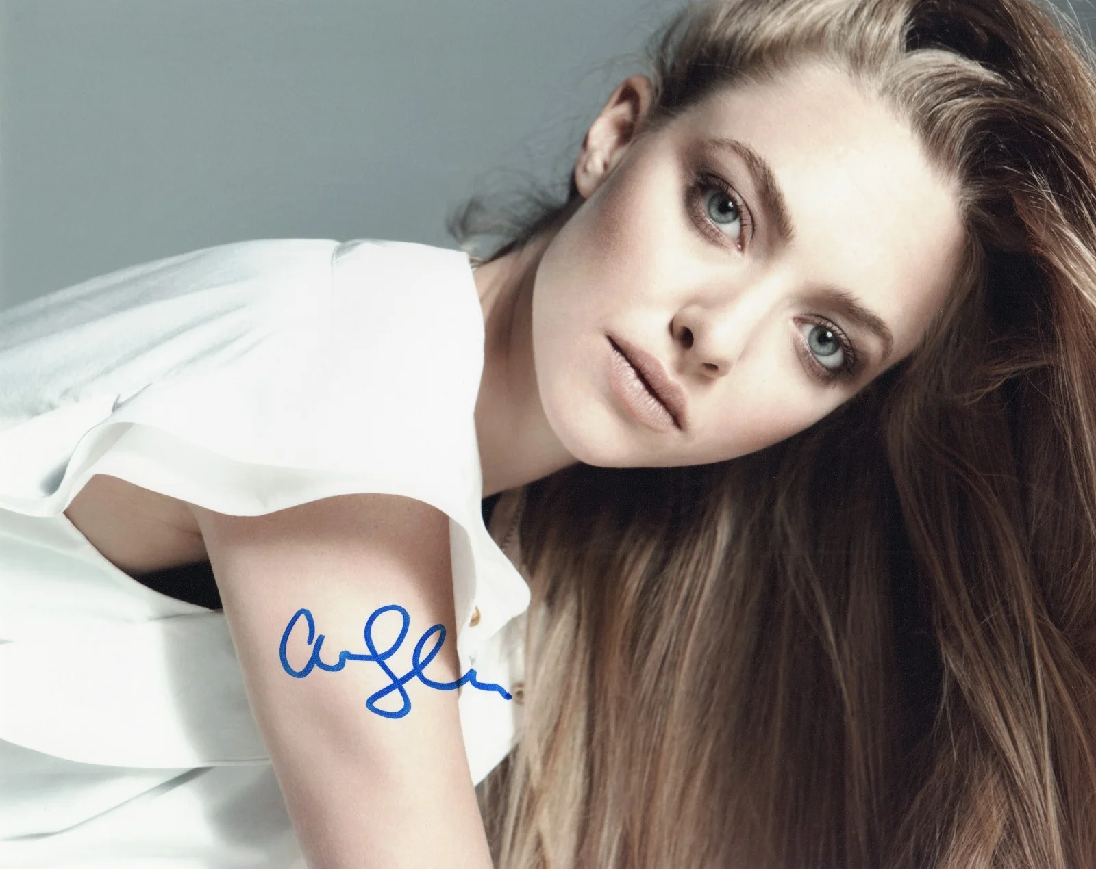 Amanda Seyfried — Amanda Seyfried Autographed Photo 1 w/ COA