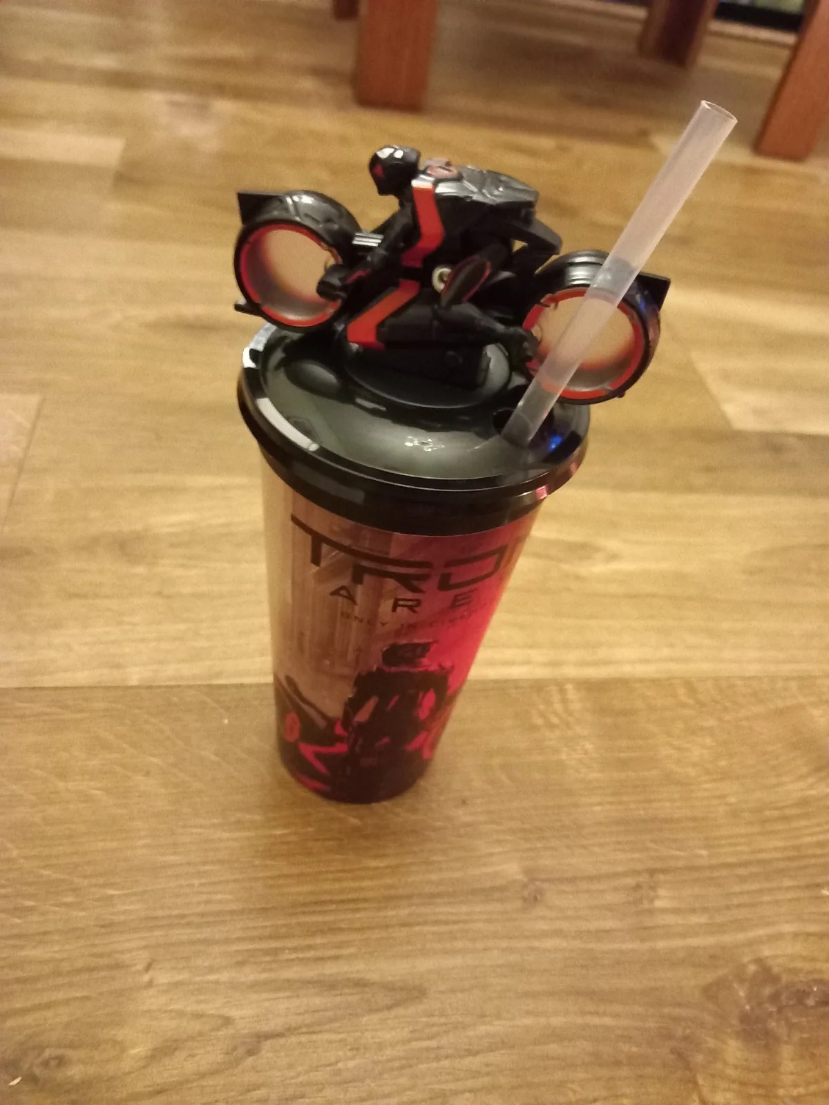 Tron Ares cinema drink cup with illuminated Lightcycle figure & straw, изображение 2
