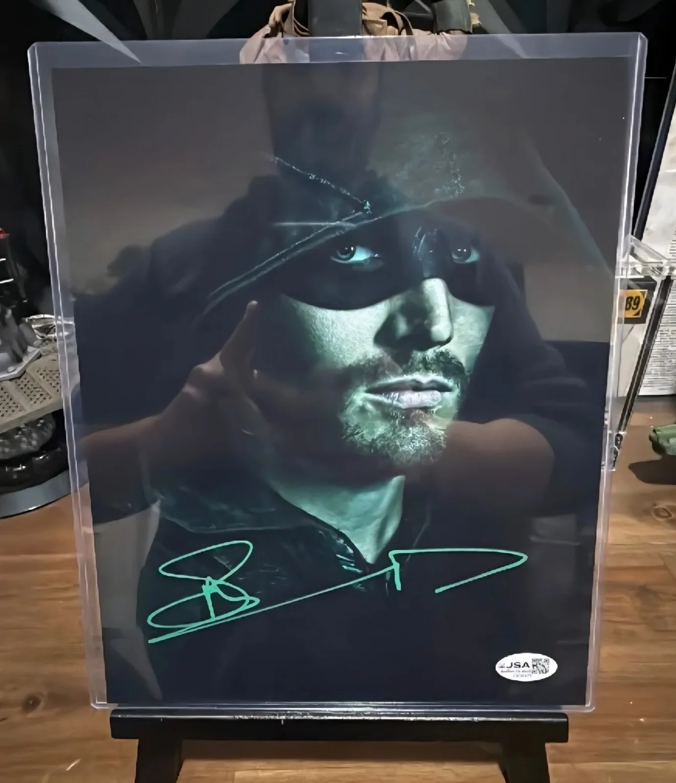 Stephen Amell — Stephen Amell Green Arrow Oliver Queen Signed 8x10 Photo JSA COA