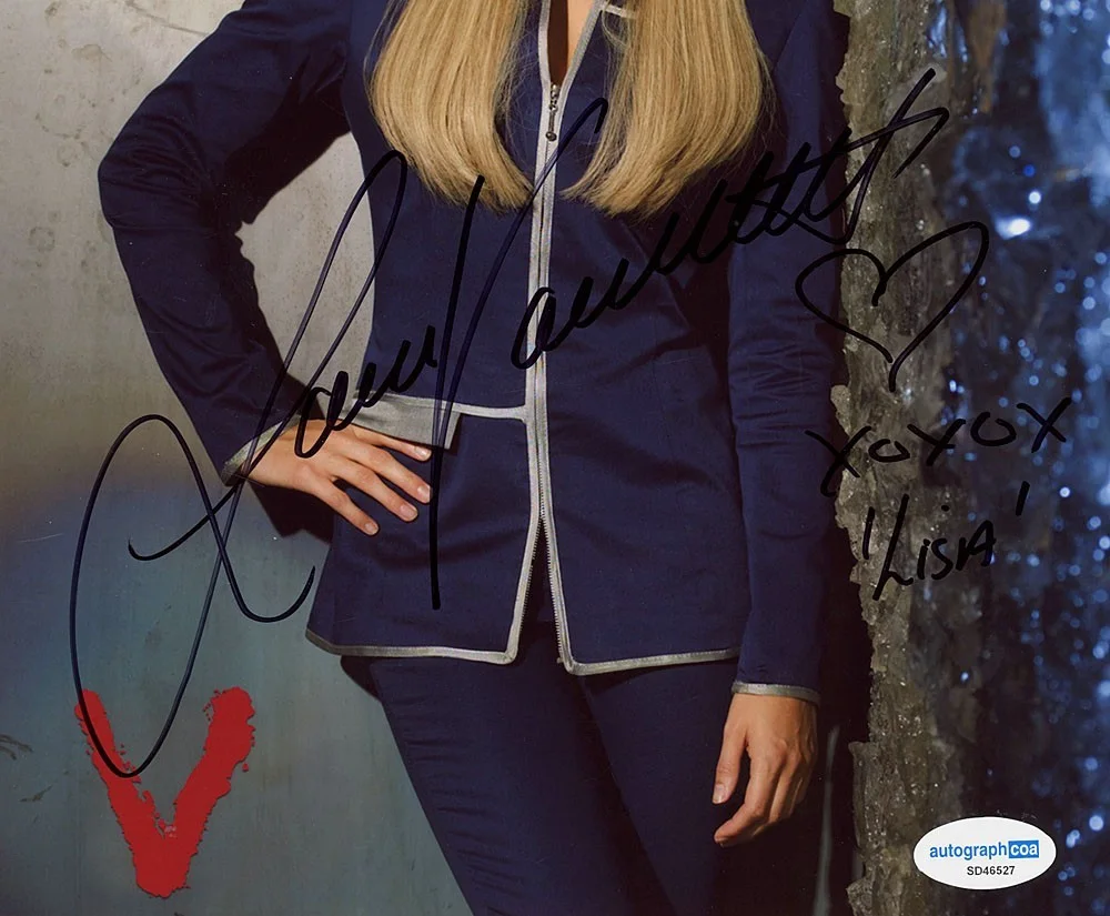 LAURA VANDERVOORT — Laura Vandervoort signed "V" 8x10 Photo Hot SEXY Rare Lisa Inscription ACOA COA, изображение 4