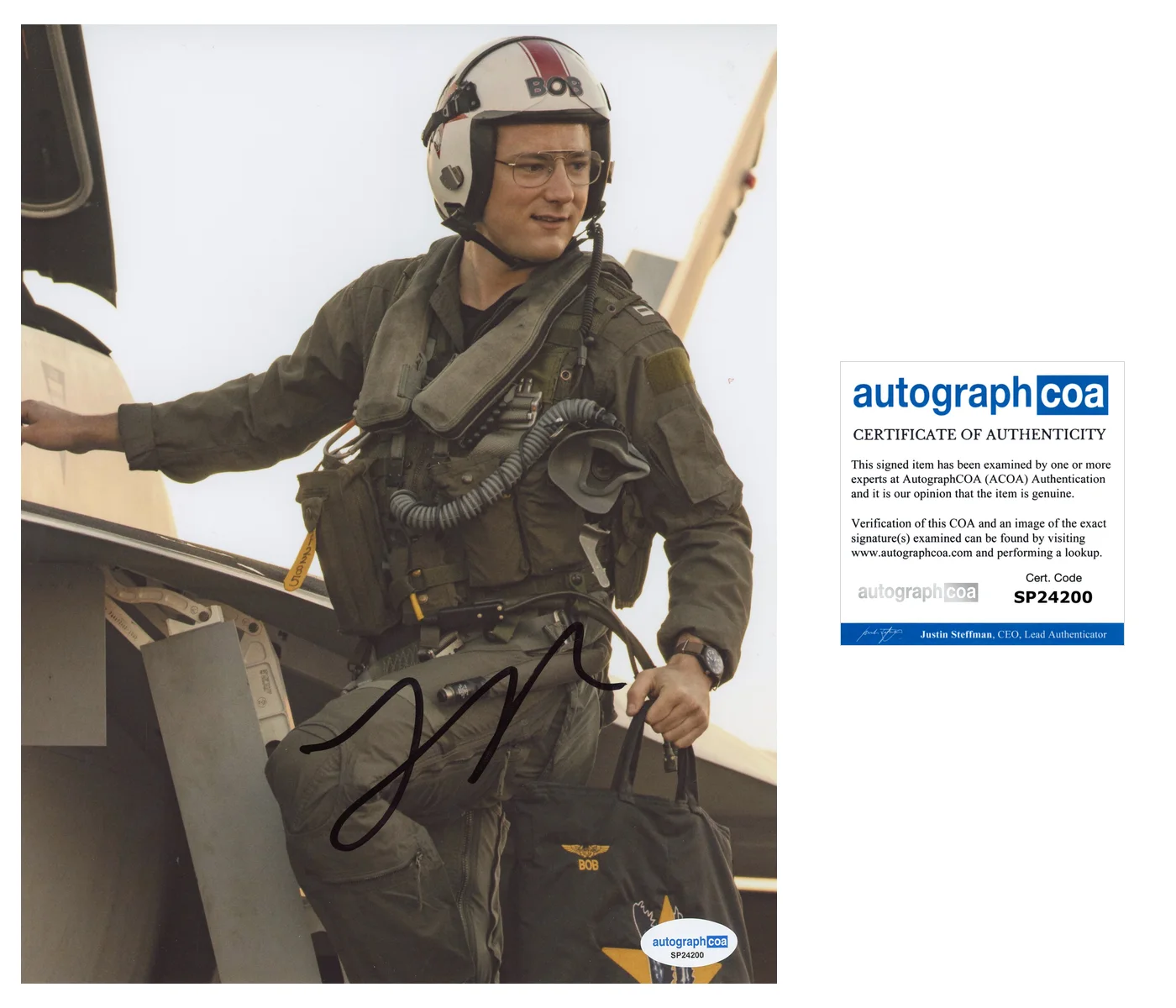 Lewis Pullman — Lewis Pullman Signed Autographed TOP GUN MAVERICK 'BOB' 8x10 Photo PROOF ACOA B
