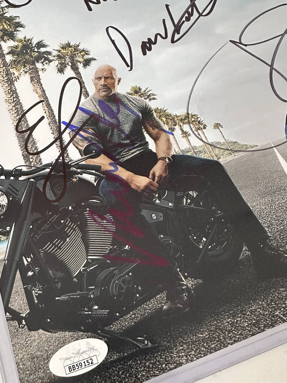 Hobbs & Shaw 12x18 Movie PosterJason Statham & Cast Signed JSA Certified LOA, изображение 3