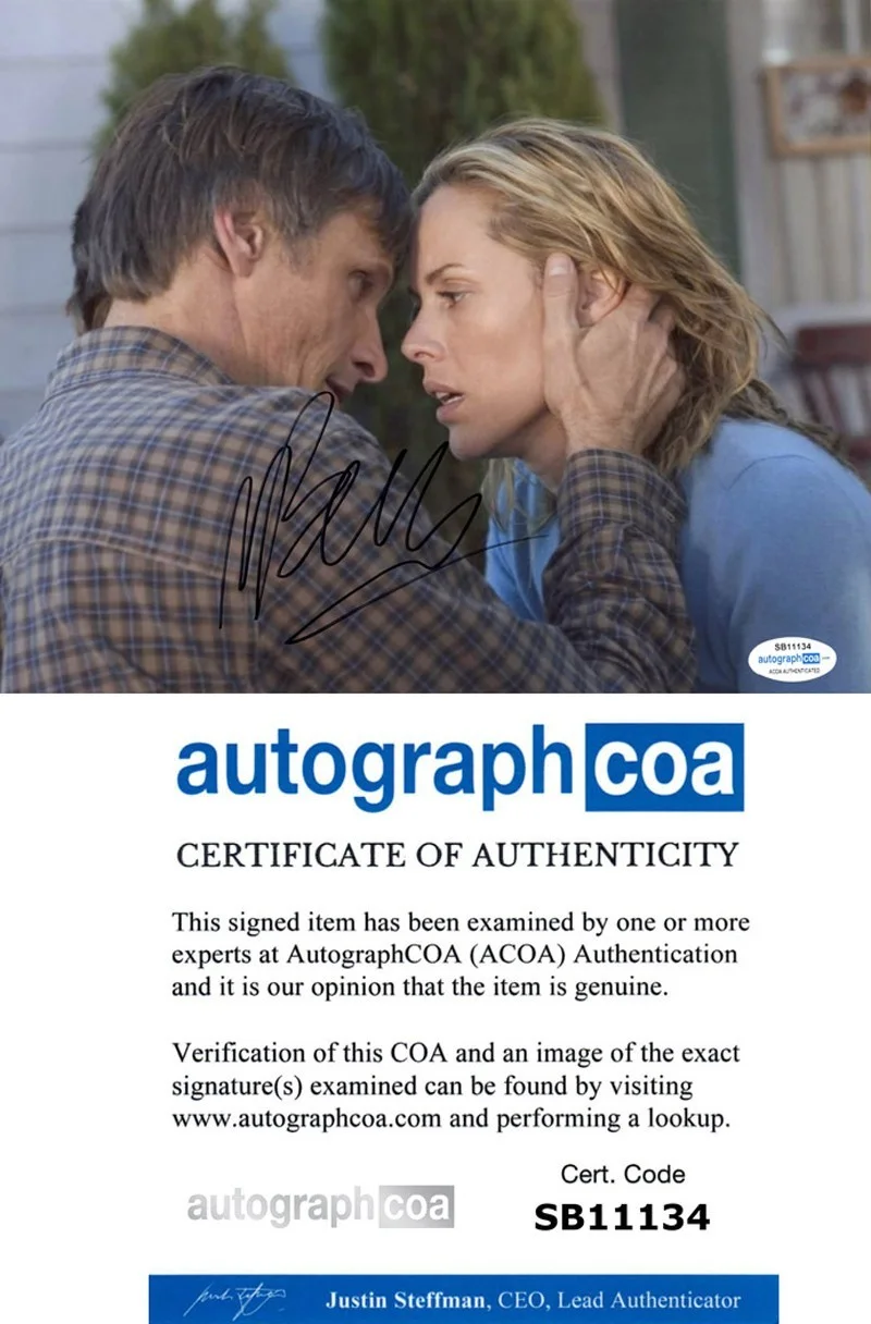 MARIA BELLO — Maria Bello signed "A HISTORY OF VIOLENCE" 8x10 Photo Viggo Mortensen ACOA COA