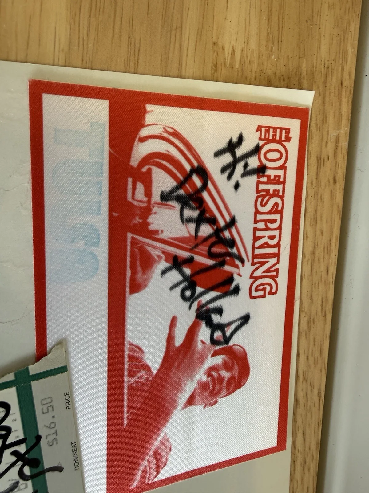 DEXTER HOLLAND AUTOGRAPHED SIGNED THE OFFSPRING TICKET STUB AND STICKER, изображение 2