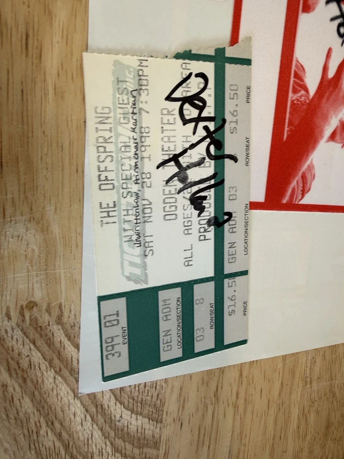 DEXTER HOLLAND AUTOGRAPHED SIGNED THE OFFSPRING TICKET STUB AND STICKER, изображение 3