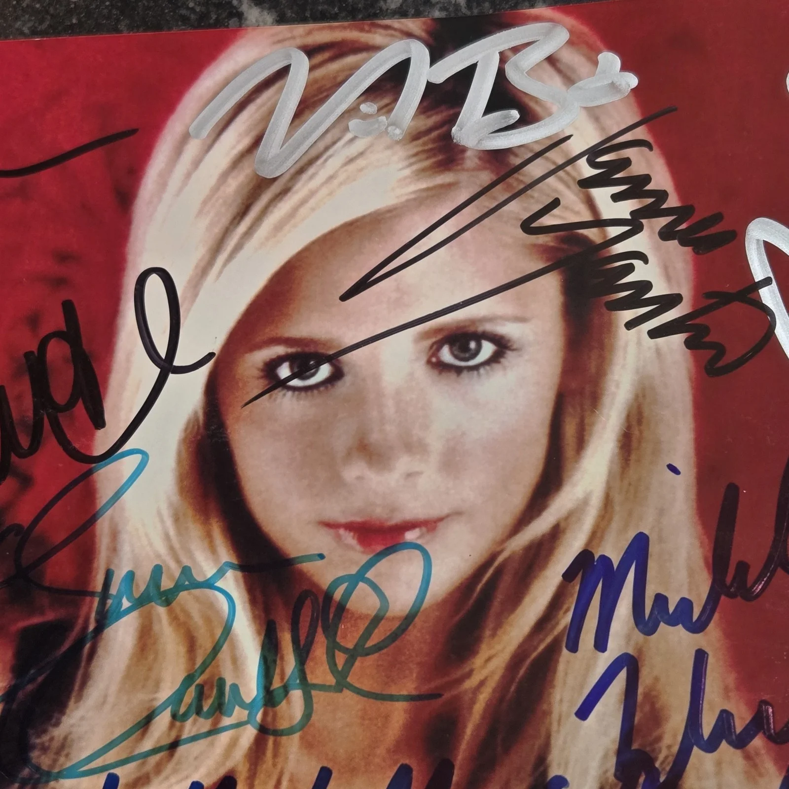 Sarah Michelle Gellar — Buffy The Vampire Slayer Cast And Crew Autographed Photograph 8x10, image 3