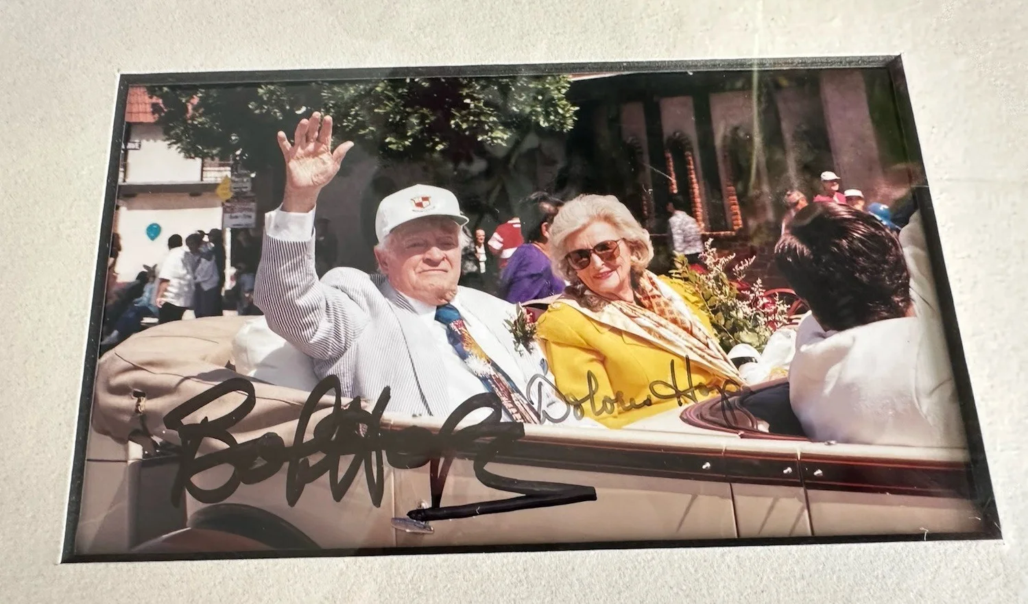 Bob Hope, Delores Hope — SIGNED Bob & Dolores Hope Photo Framed W/ Toluca Lake Parade Memorabilia 21X17, изображение 2