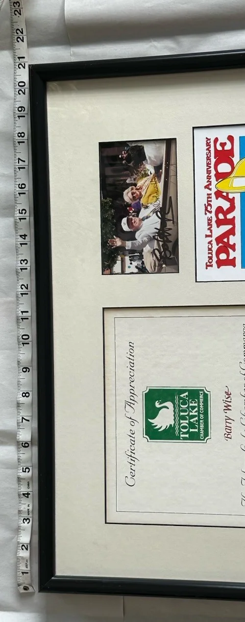 Bob Hope, Delores Hope — SIGNED Bob & Dolores Hope Photo Framed W/ Toluca Lake Parade Memorabilia 21X17, изображение 5