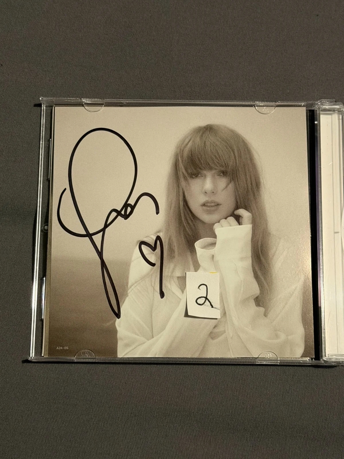 The Tortured Poets Department Taylor Swift SIGNED HEART CD (YOU PICK), изображение 4