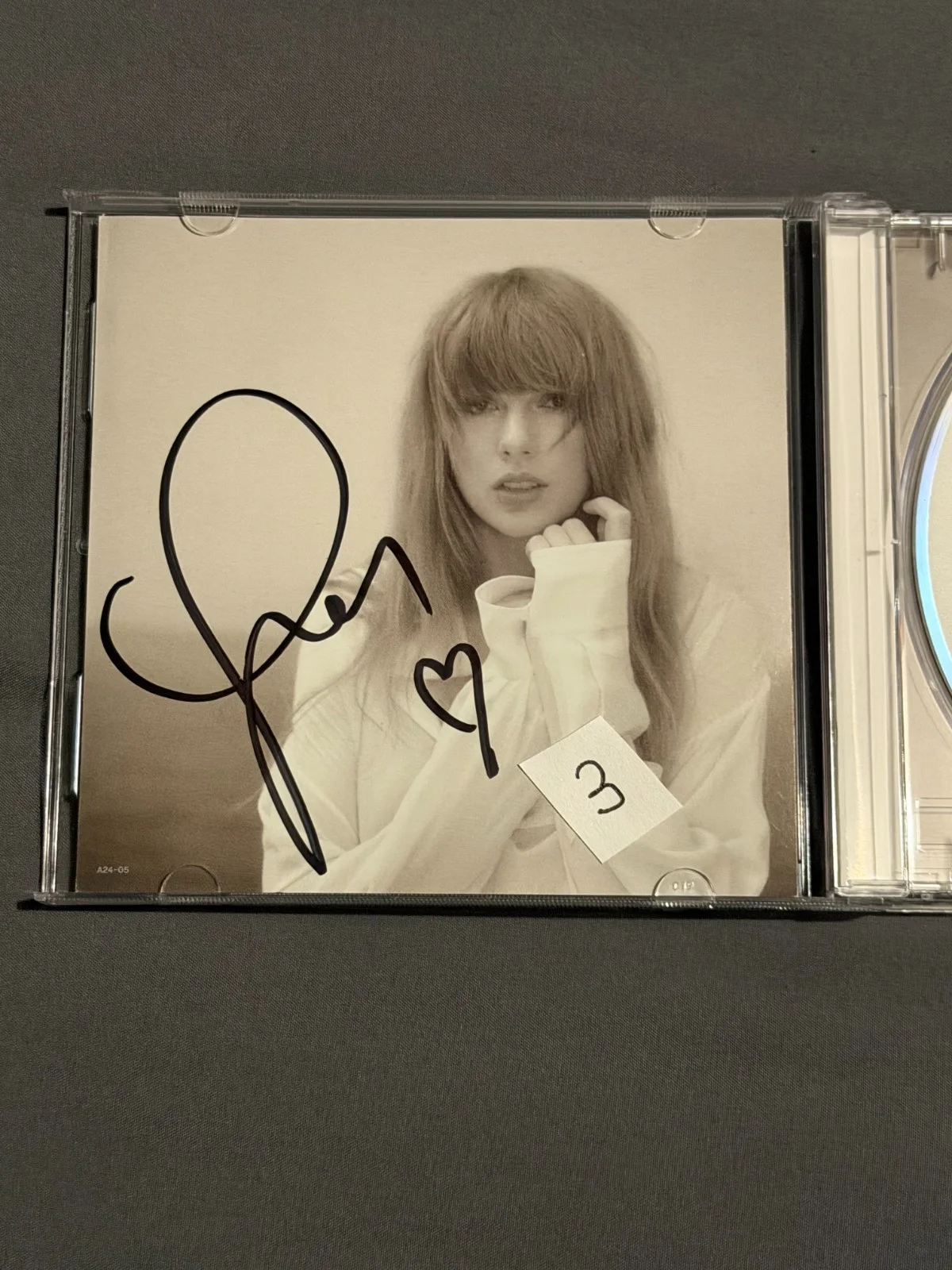 The Tortured Poets Department Taylor Swift SIGNED HEART CD (YOU PICK), изображение 5