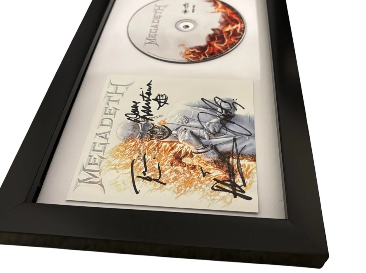 MEGADETH SIGNED AUTOGRAPH x4 SELF TITLED 2026 FRAMED & MATTED CD DAVE MUSTAINE, изображение 2