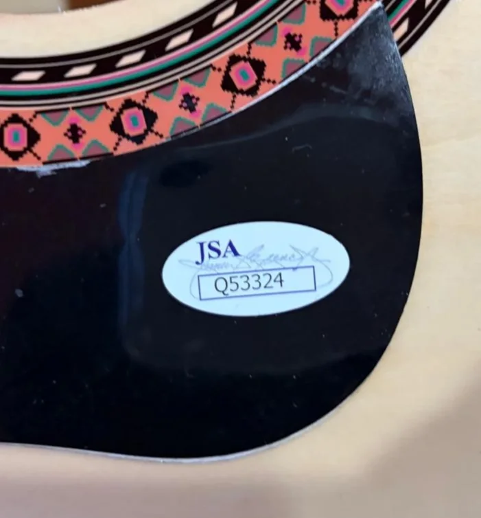 Adam Levine — ADAM LEVINE SIGNED AUTOGRAPHED ACOUSTIC GUITAR MAROON 5 THIS LOVE JSA COA B, изображение 4