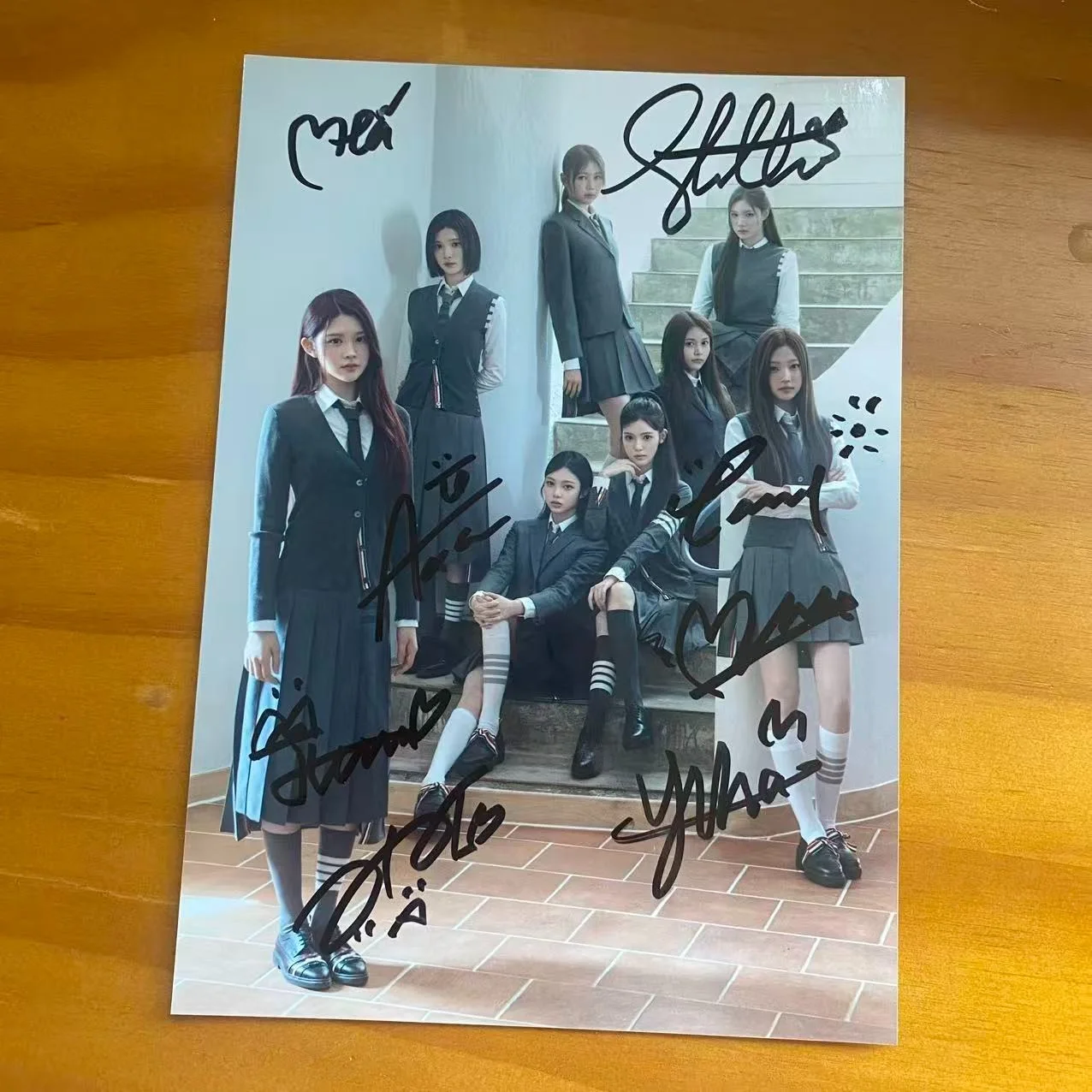 Hearts2Hearts JIWOO CARMEN YUHA STELLA JUUN A-NA IAN YE-ON Autographed Photo, изображение 2