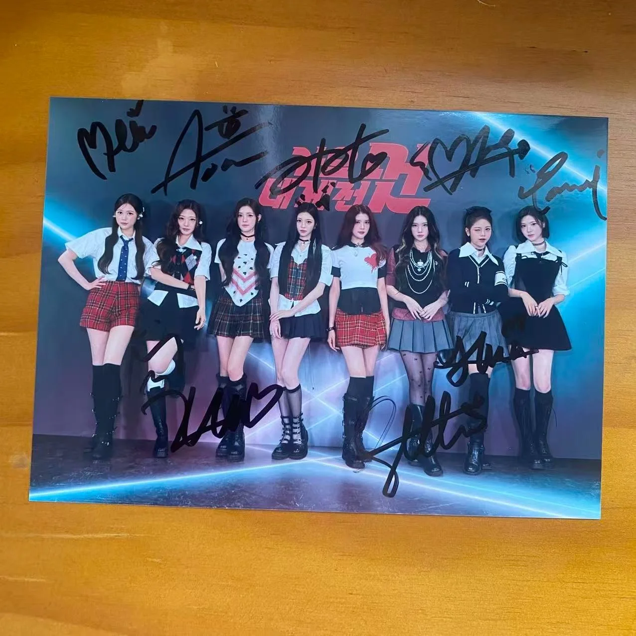 Hearts2Hearts JIWOO CARMEN YUHA STELLA JUUN A-NA IAN YE-ON Autographed Photo, изображение 5