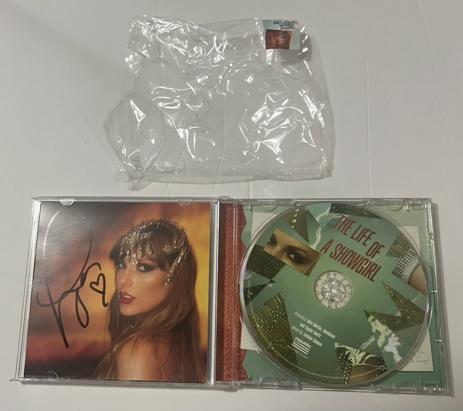 Taylor Swift The Life Of A Showgirl CD Hand Signed Autographed Photo 1 Teardrop, изображение 2